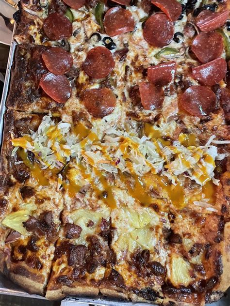 Panheads pizza - TGIF! And what sounds better than a delicious Panheads Pizza paired with an ice cold beer or a refreshing glass of wine?? Stop in to start your Friday night right!